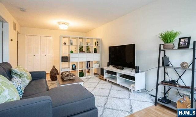 748 Pepperidge Road Mahwah, NJ 07430 - Photo 7 of 16