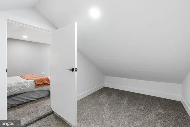 a view of utility room