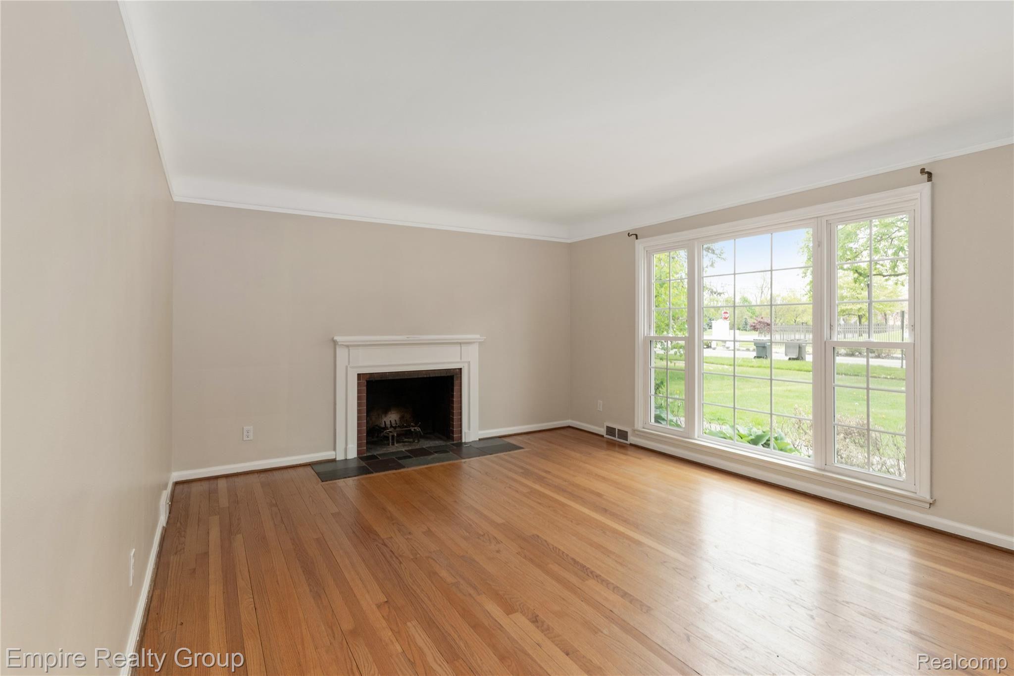 3316 Eastham Road Dearborn, MI 48120 - Photo 9 of 25 DSC00353.jpg