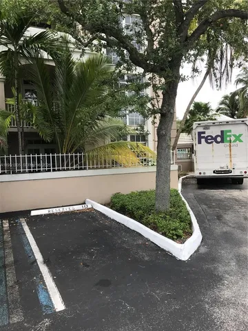 $2,250 | 1280 South Alhambra Circle, Unit 1111B, Coral Gables, FL 33146