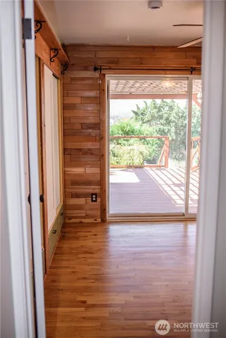 a view of entryway with a front door