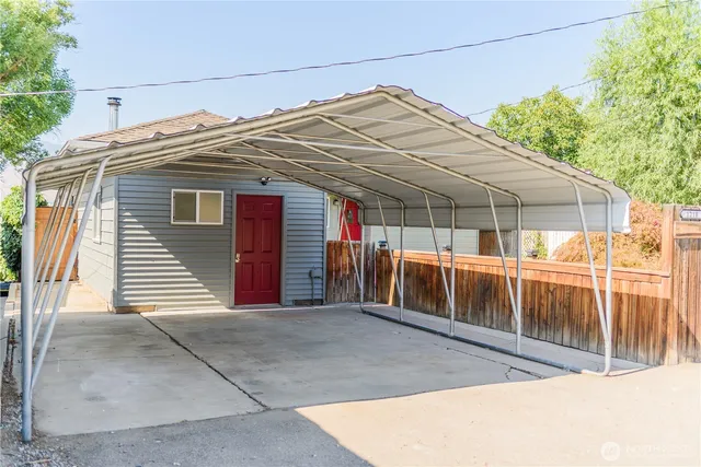 a view of a house with a outdoor space