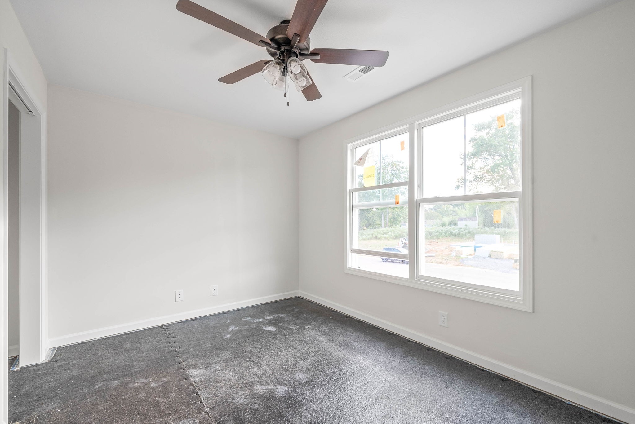 238 Wayne Hall Road Clarksville, TN 37040 - Photo 23 of 26 an empty room with a window