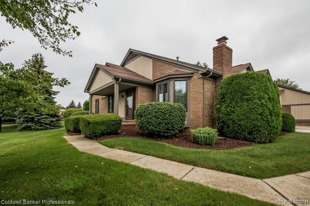 155 Meadow Ln Circle, Unit 21 Rochester Hills, MI 48307 - Photo 2 of 31