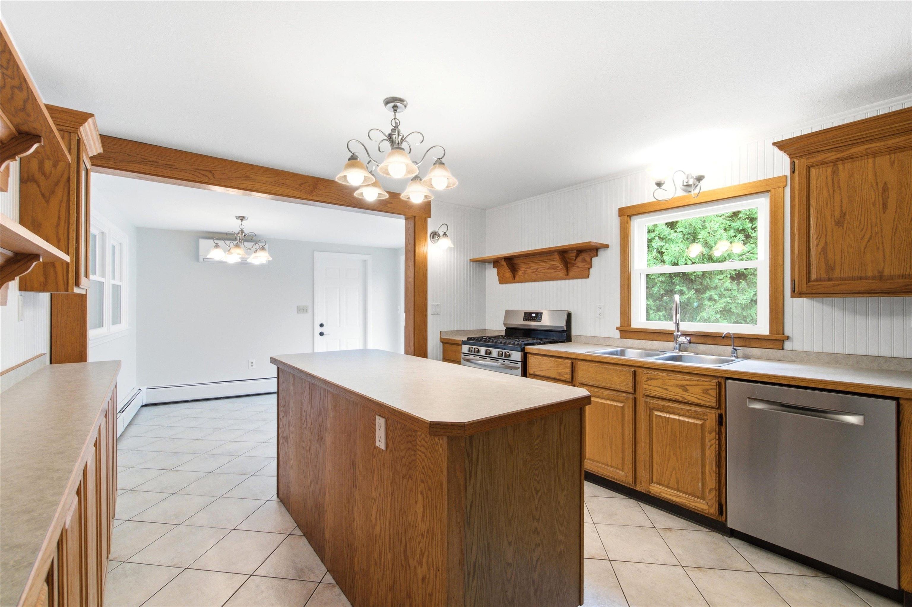 12 Bryant Road Nashua, NH 03062 - Photo 11 of 41