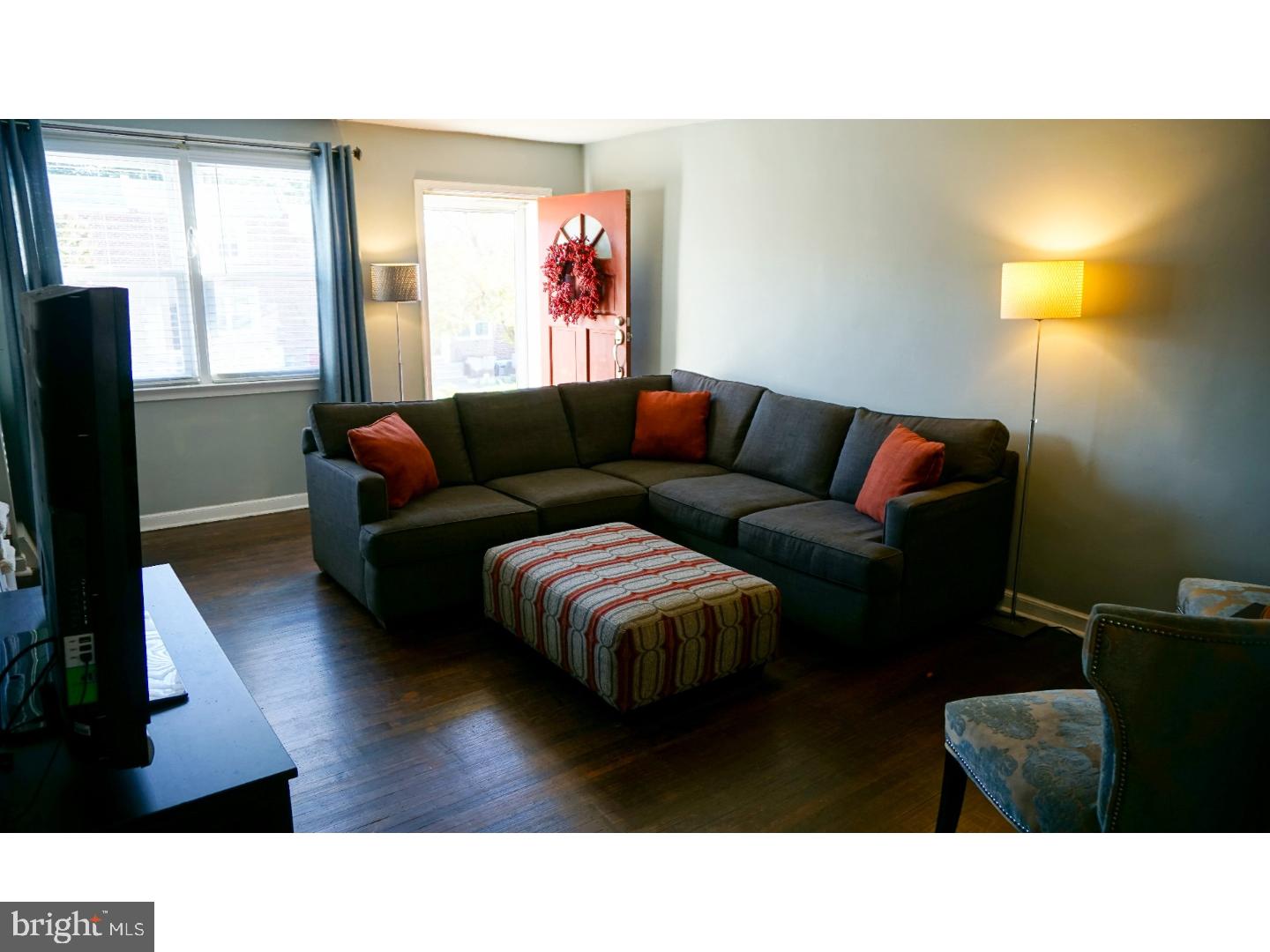 1628 Merribrook Road Philadelphia, PA 19151 - Photo 4 of 16 Living Room