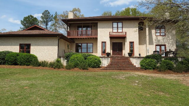 1143 Klopfer Road Macon, GA 31210 - Photo 2 of 19 a front view of a house with garden
