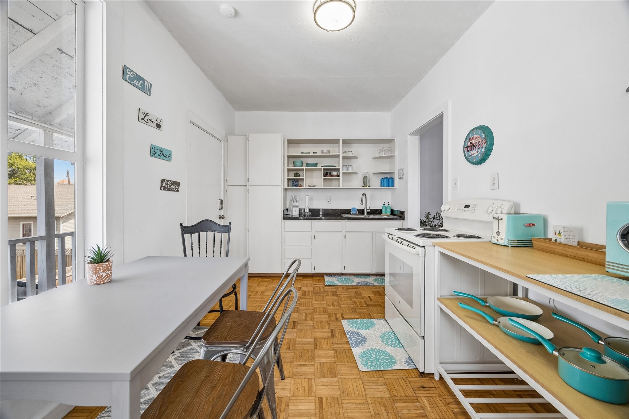 1812 Kane Street Houston, TX 77007 - Photo 26 of 41 Adorable second kitchen as part of upstairs bedroom/rental suite.