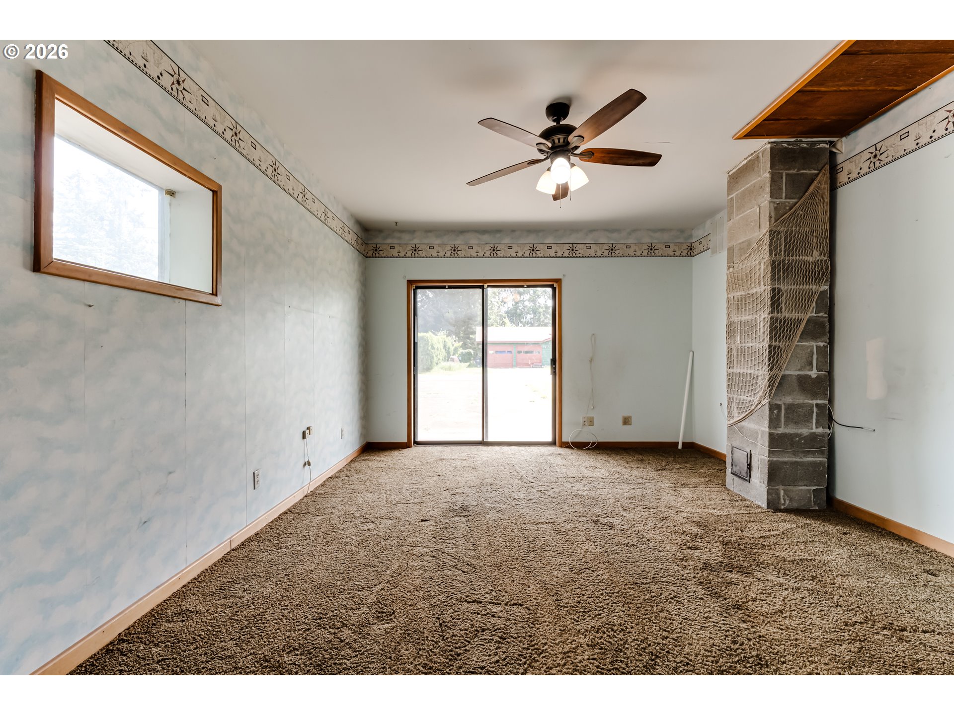 4076 North Street Springfield, OR 97478 - Photo 11 of 21 a view of an empty room with a window