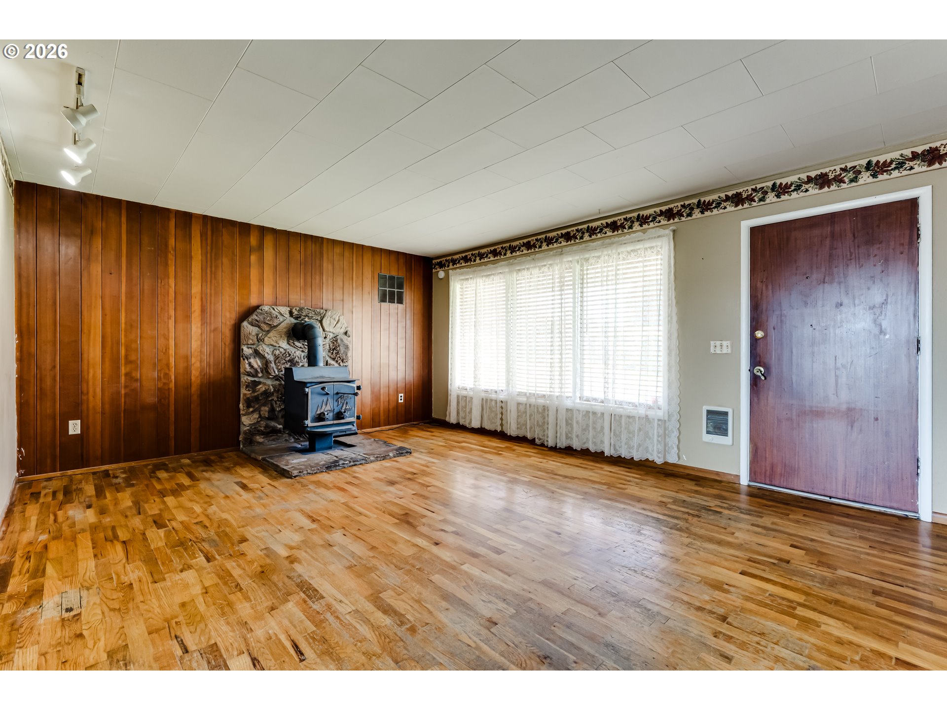 4076 North Street Springfield, OR 97478 - Photo 5 of 21 a view of a livingroom with furniture and a window