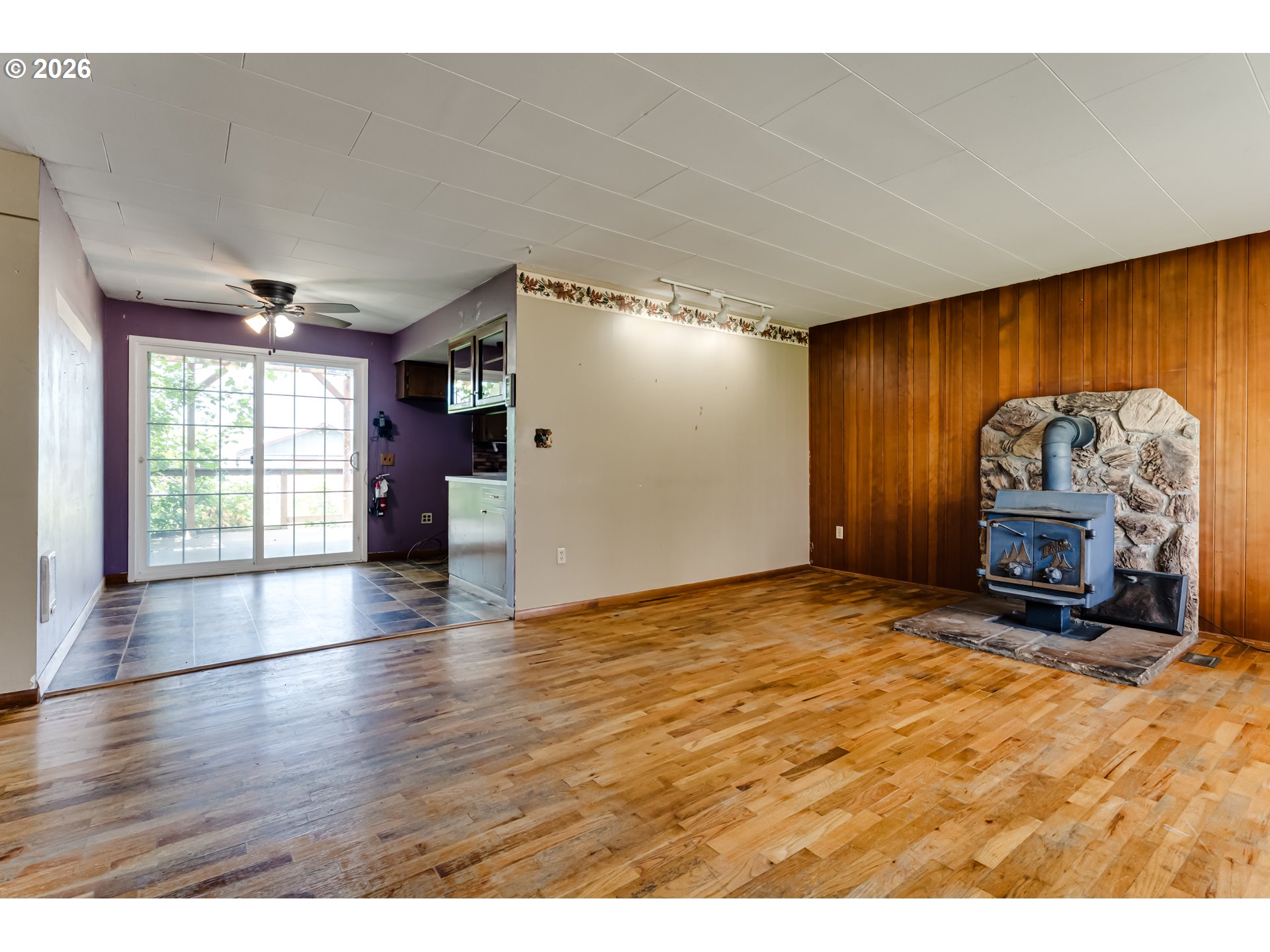 4076 North Street Springfield, OR 97478 - Photo 7 of 21 a view of a livingroom with a fireplace