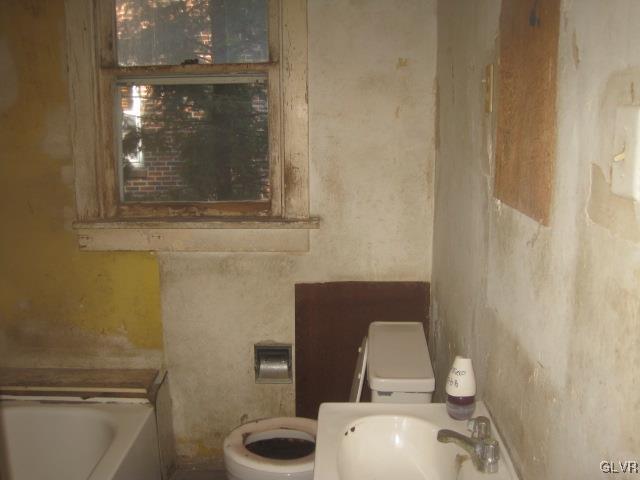 2072 Easton Road Bethlehem, PA 18015 - Photo 11 of 13 Gallery Image 11