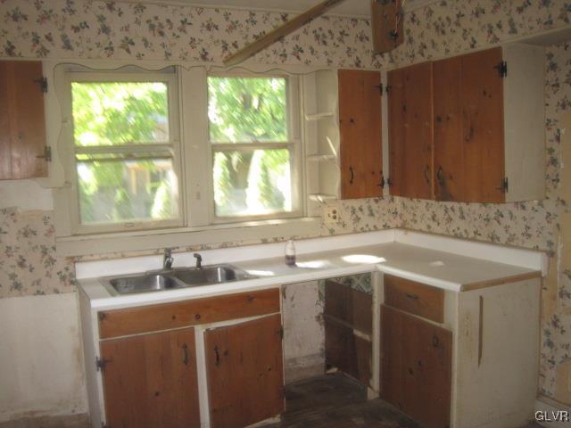 2072 Easton Road Bethlehem, PA 18015 - Photo 4 of 13 Gallery Image 4