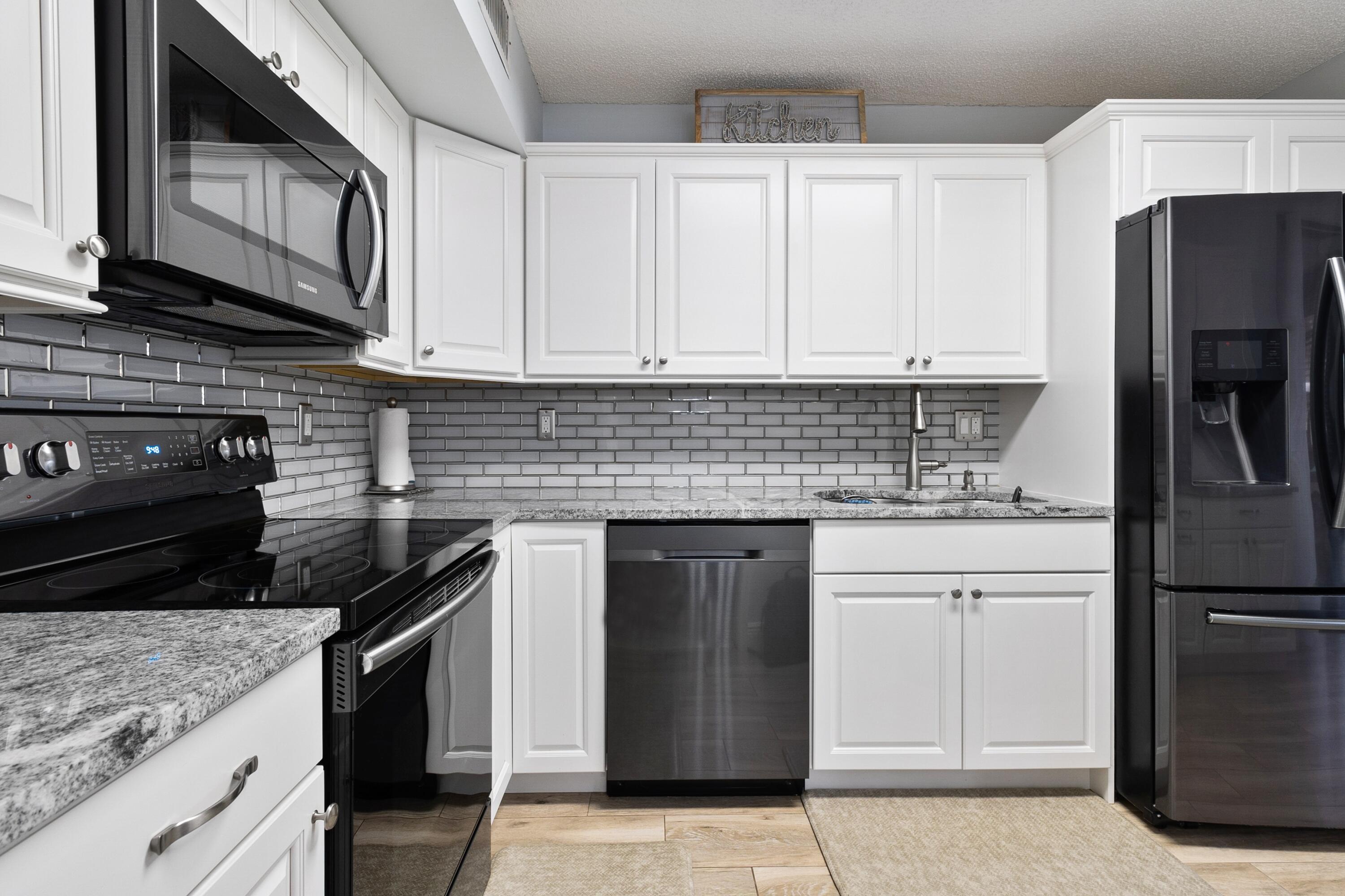 7225 Promenade 102 Drive, Unit 102 Boca Raton, FL 33433 - Photo 5 of 14 07_7225PromenadeDr_Unit102_2008_HiRes