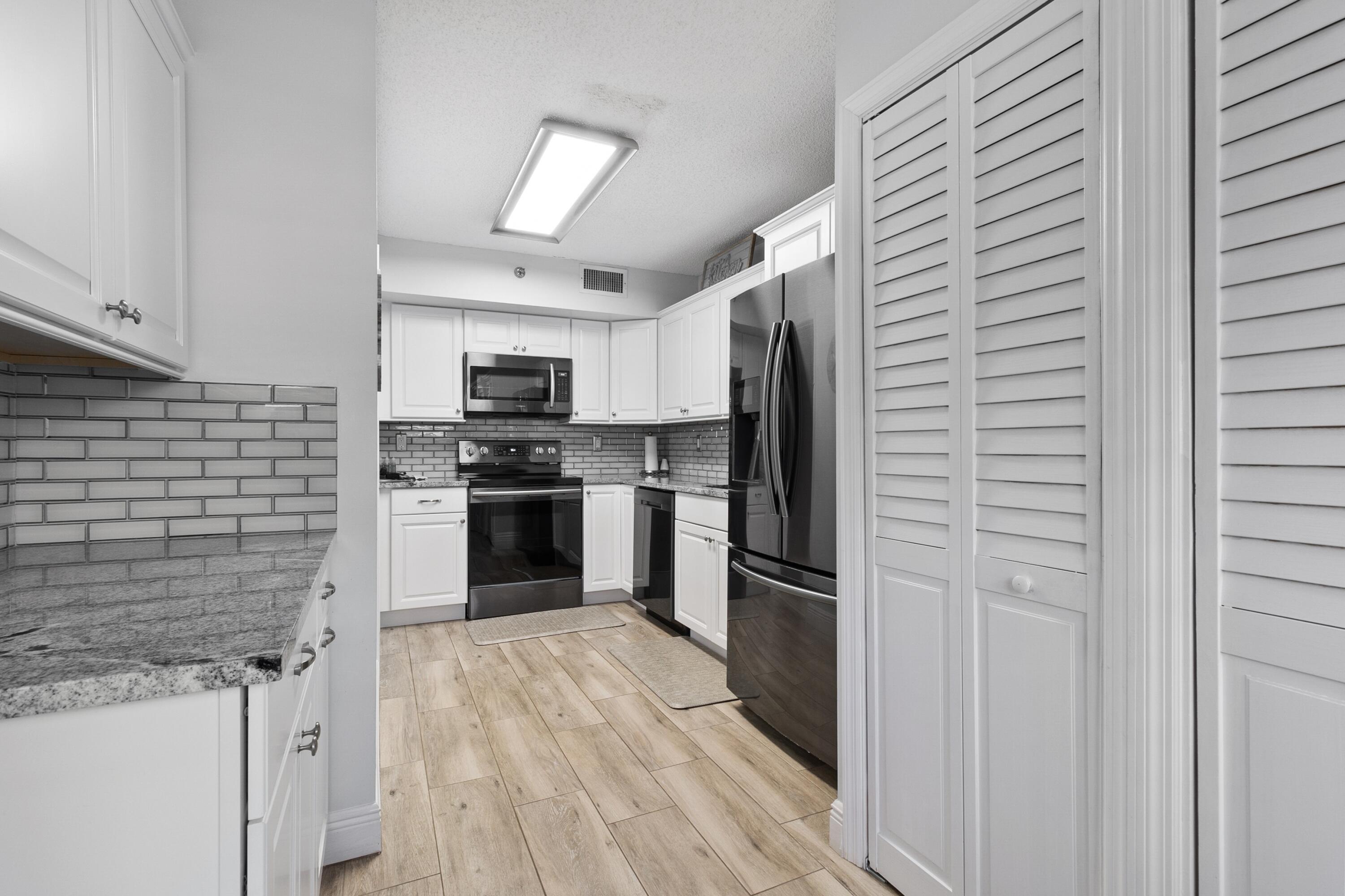 7225 Promenade 102 Drive, Unit 102 Boca Raton, FL 33433 - Photo 6 of 14 09_7225PromenadeDr_Unit102_2011_HiRes