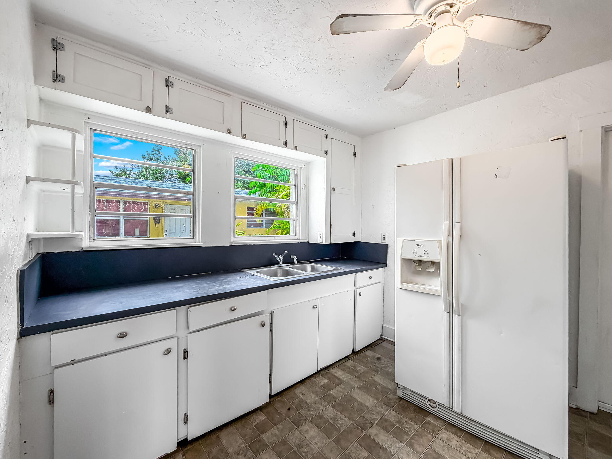 501 Pilgrim Road West Palm Beach, FL 33405 - Photo 14 of 30 Kitchen