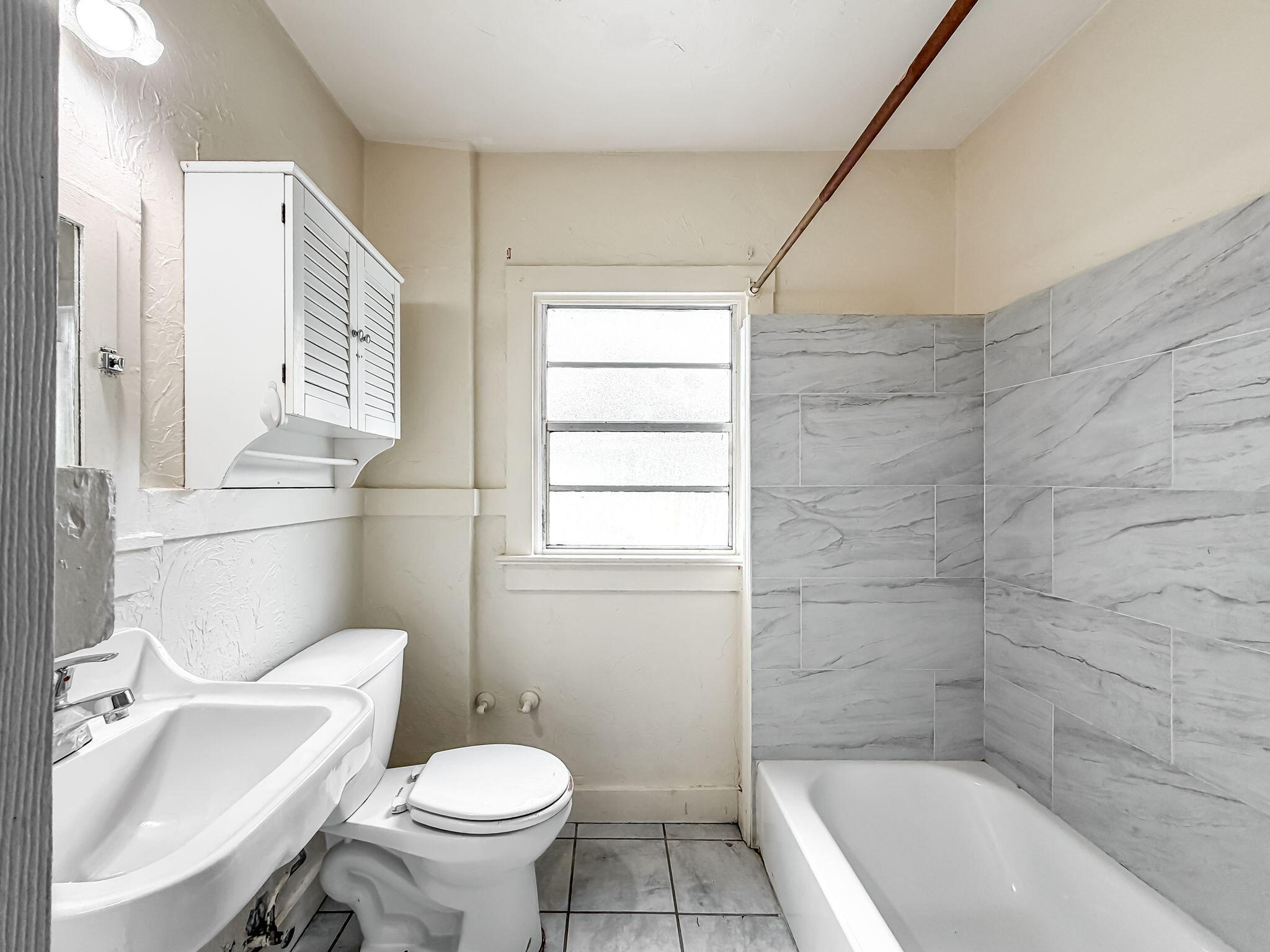 501 Pilgrim Road West Palm Beach, FL 33405 - Photo 20 of 30 BATHROOM 2