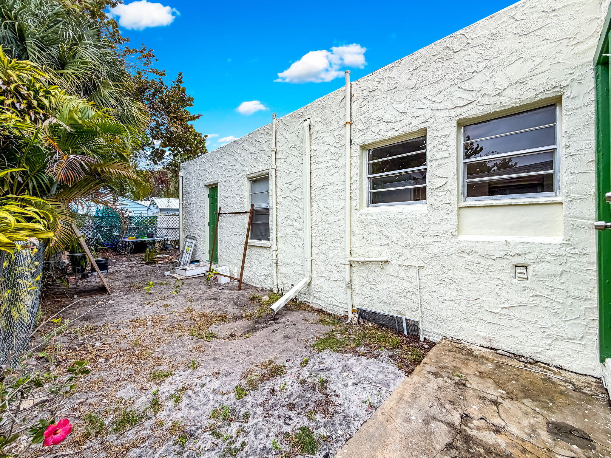 501 Pilgrim Road West Palm Beach, FL 33405 - Photo 27 of 30 501 Pilgrim East side