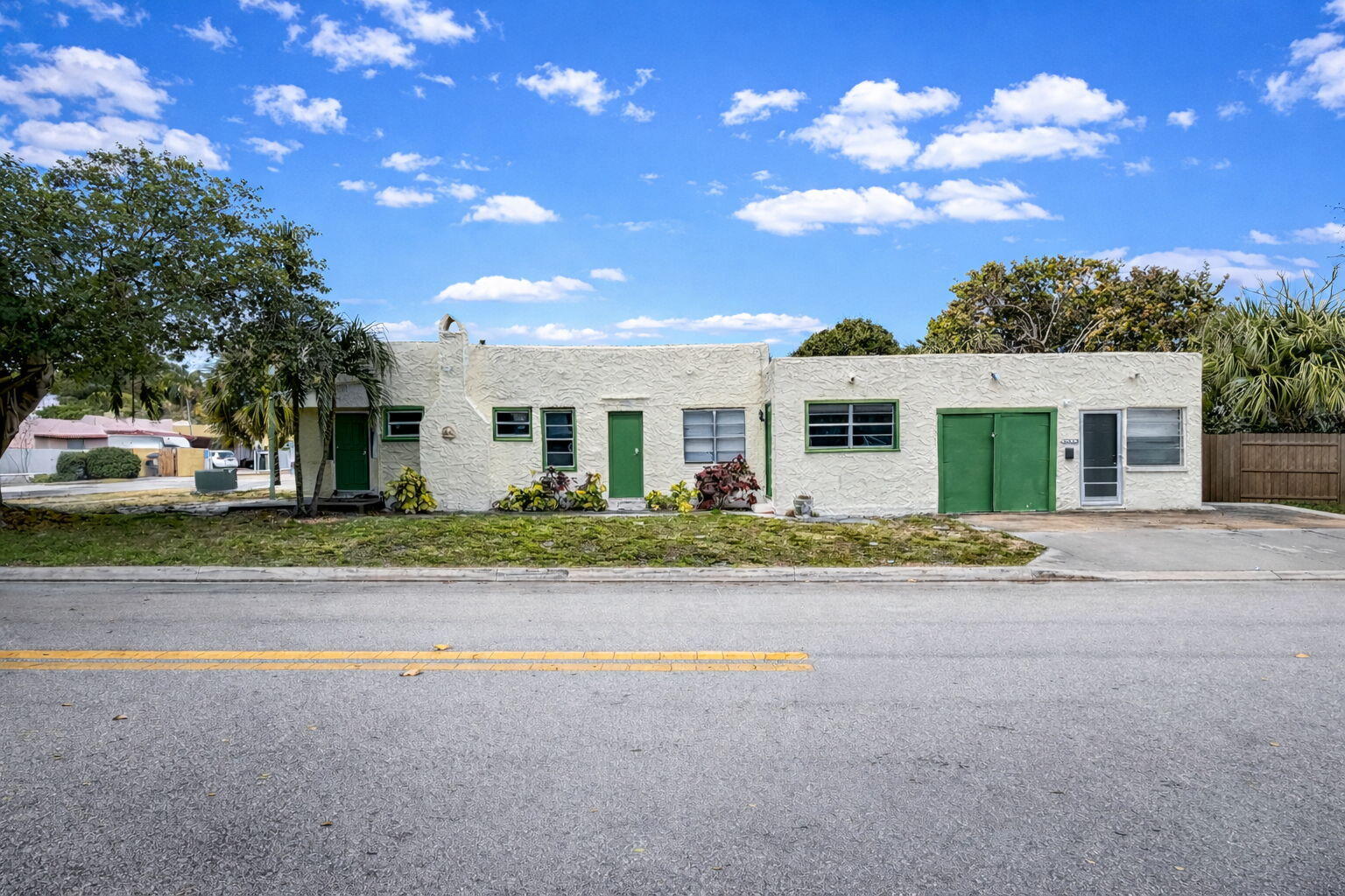 501 Pilgrim Road West Palm Beach, FL 33405 - Photo 3 of 30 501 Pilgrim