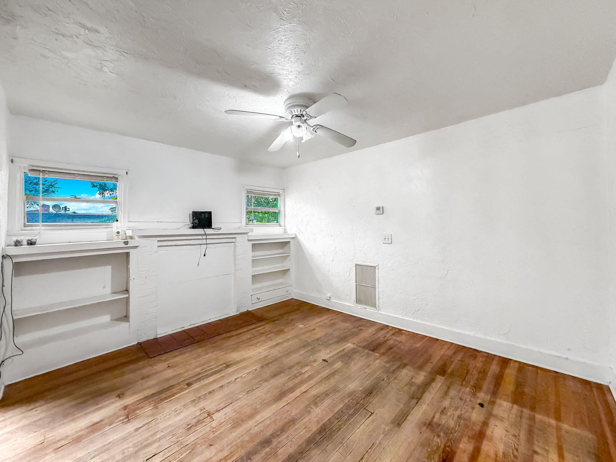 501 Pilgrim Road West Palm Beach, FL 33405 - Photo 10 of 30 LIVING ROOM