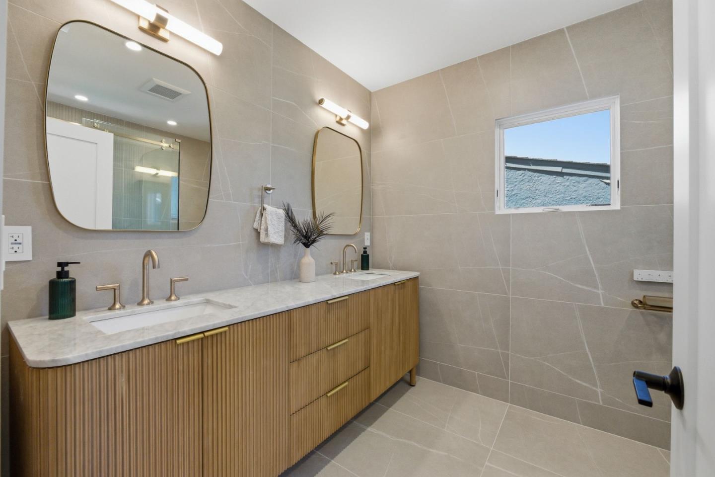 2753 Mathews Street Berkeley, CA 94702 - Photo 12 of 60