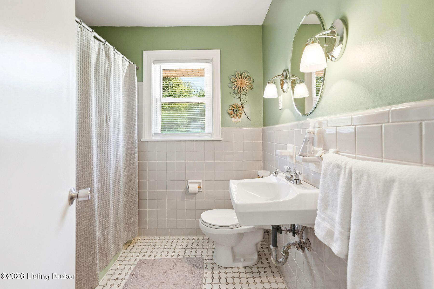 111 South Hampton Road Louisville, KY 40222 - Photo 19 of 56 Hall Bathroom