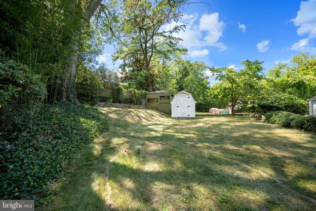 a view of a outdoor space with a garden