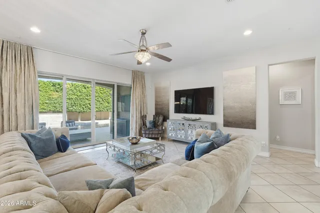 $999,000 | 938 East Parkview Drive, Gilbert, AZ 85295