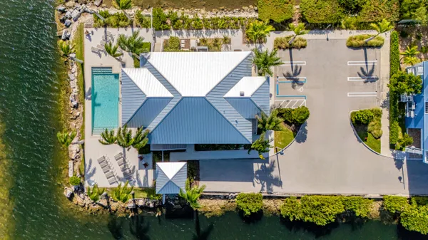 $2,900,000 | 19 West Playa Largo Boulevard, Key Largo, FL 33037