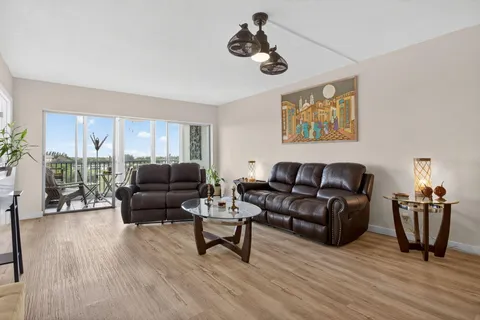 $220,000 | 2950 North Palm Aire Drive, Unit 606, Pompano Beach, FL 33069
