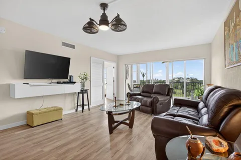 $220,000 | 2950 North Palm Aire Drive, Unit 606, Pompano Beach, FL 33069