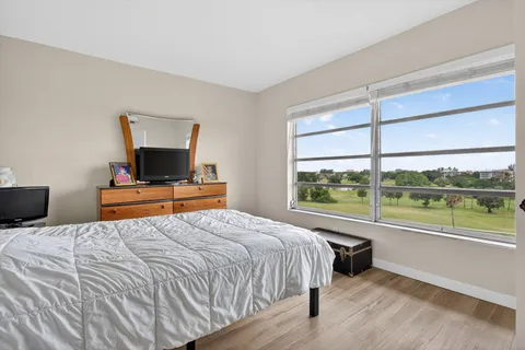 $220,000 | 2950 North Palm Aire Drive, Unit 606, Pompano Beach, FL 33069