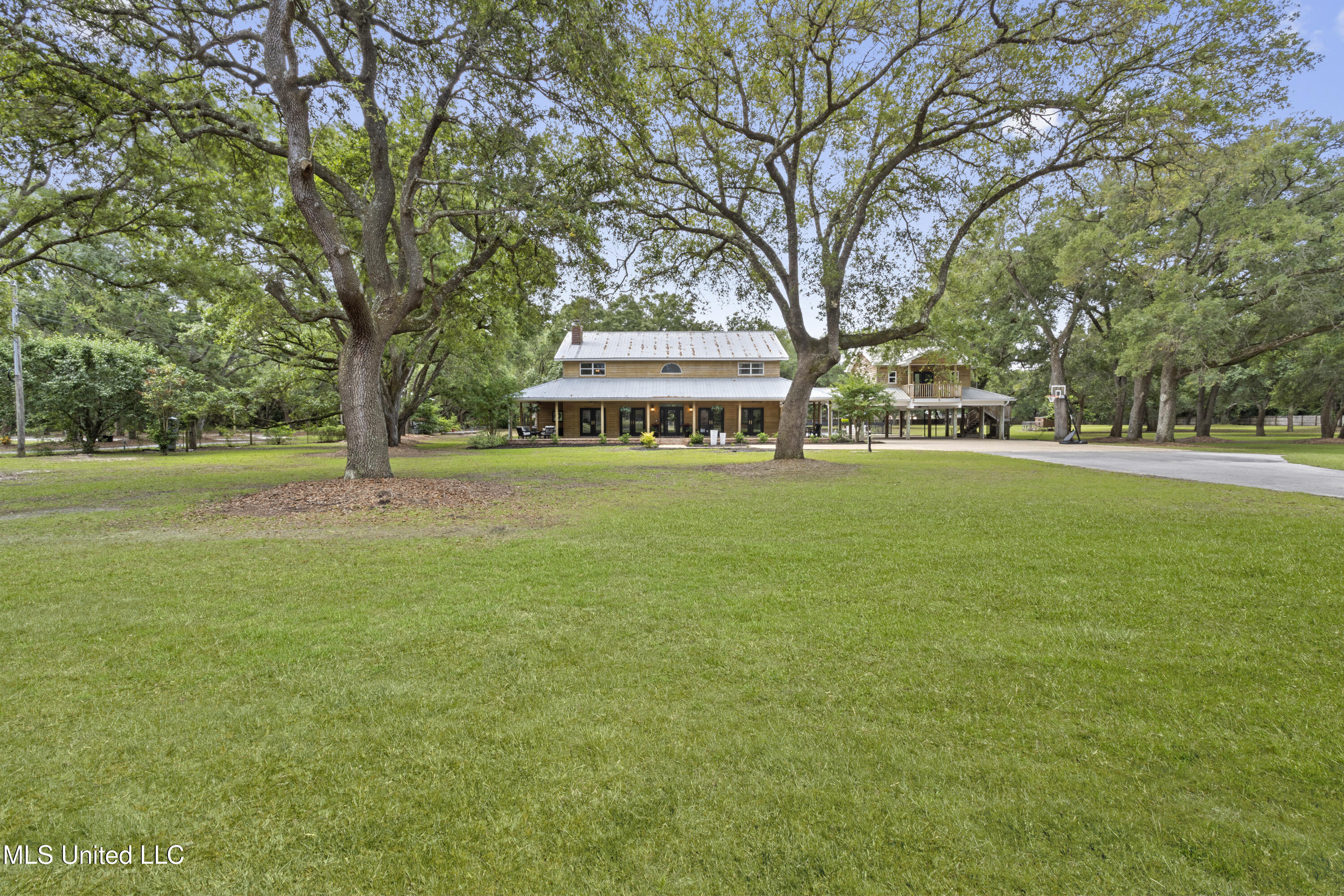 1625 Noble Road Ocean Springs, MS 39564 - Photo 4 of 95 101