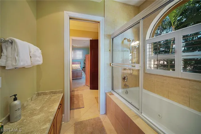 a en suite bathroom with a double vanity sink and a mirror