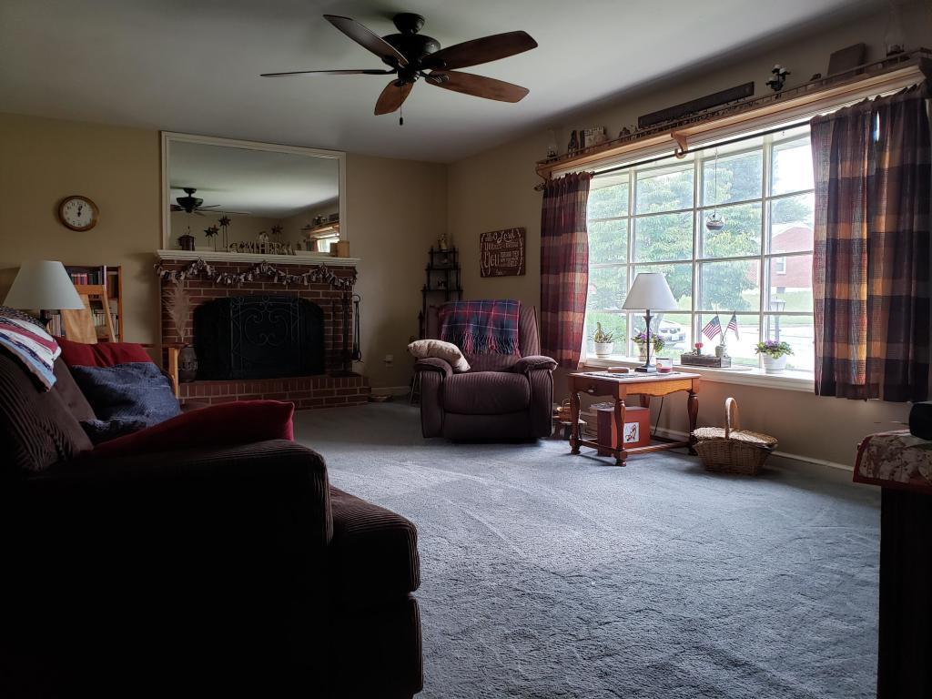 3333 Frontier Road Northwest Roanoke, VA 24012 - Photo 3 of 44 Living Room