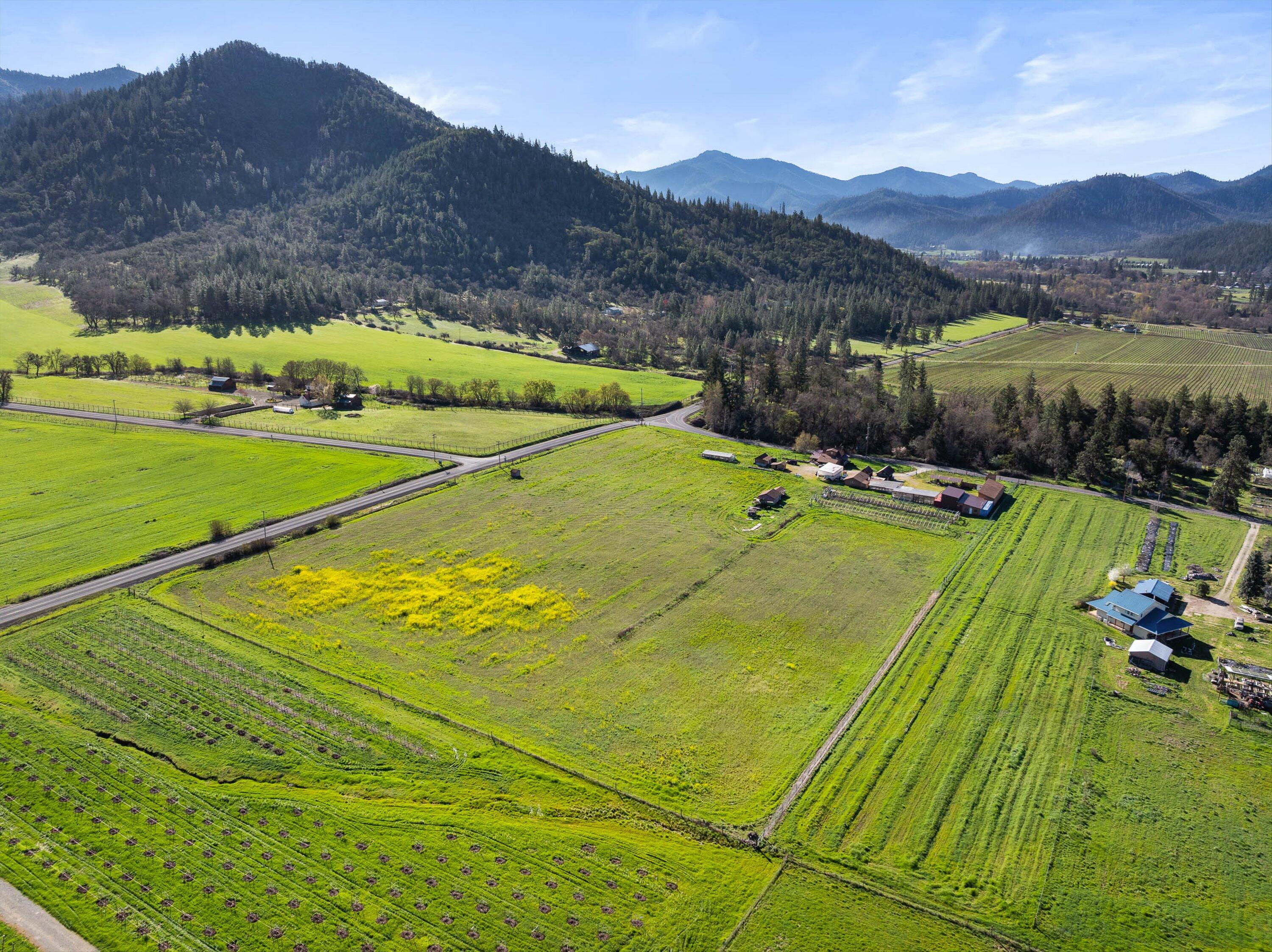 13990 North Applegate Road Grants Pass, OR 97527 - Photo 1 of 25