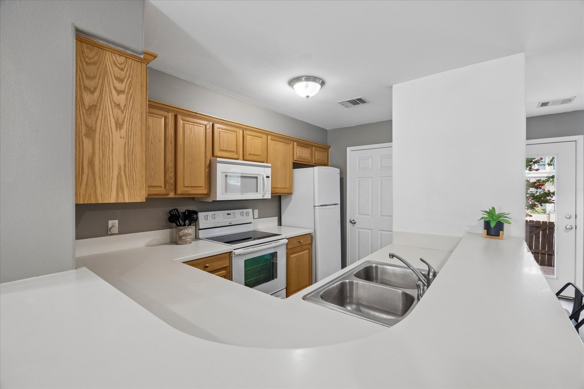 6900 East Riverside Drive, Unit 31 Austin, TX 78741 - Photo 8 of 18