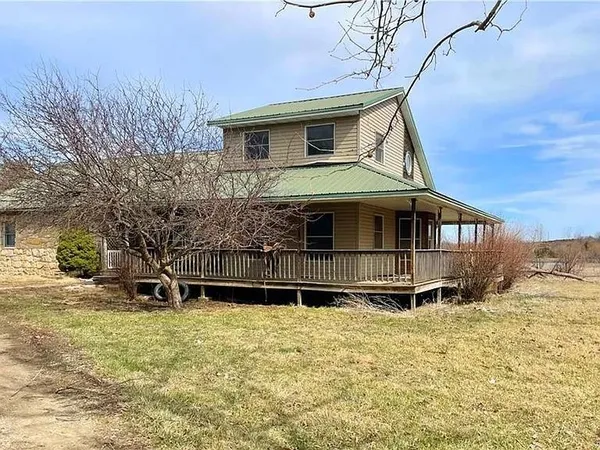 $520,000 | 5683 Botkin Road, Blue Mound, KS 66010