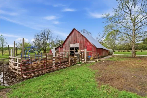 $510,000 | 5683 Botkin Road, Blue Mound, KS 66010