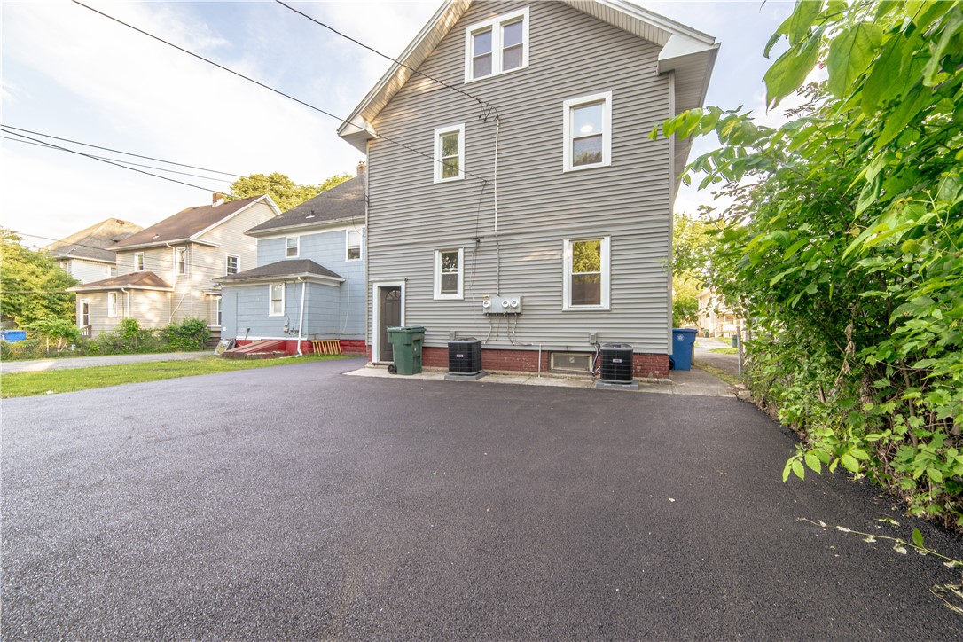 312 Brooks Avenue Rochester, NY 14619 - Photo 14 of 32