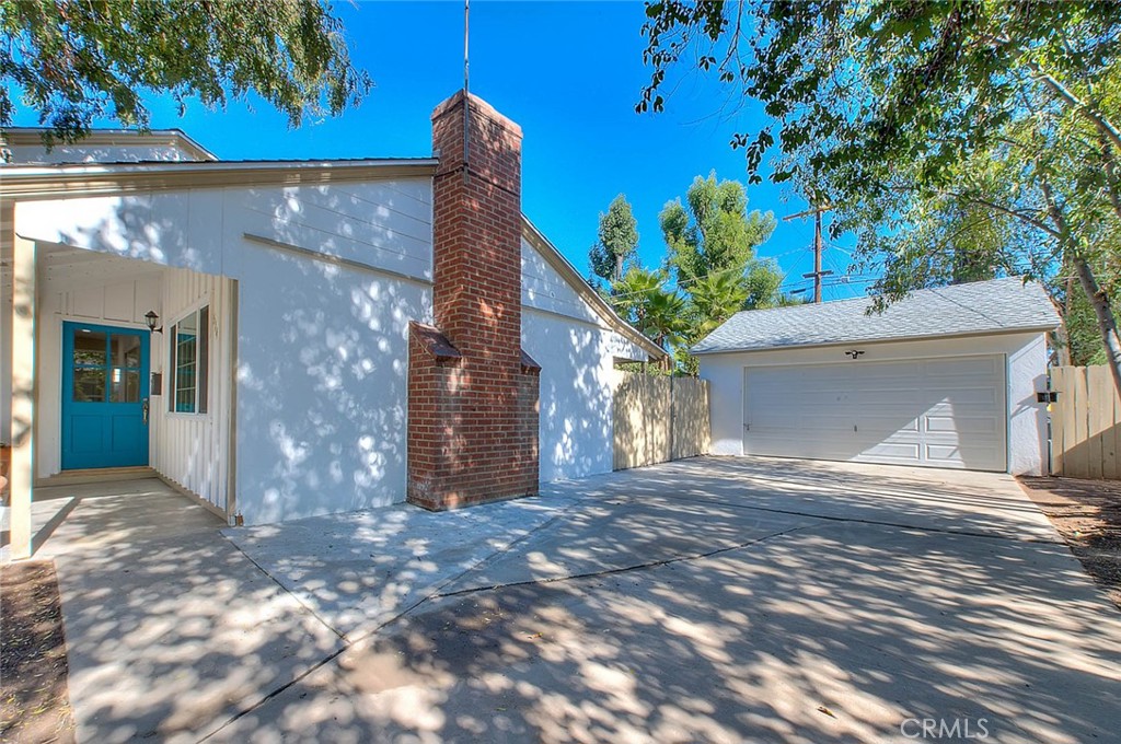 a view of a house with a tree