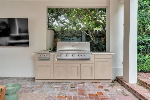 $1,425,000 | 201 Bellaire Drive, New Orleans, LA 70124