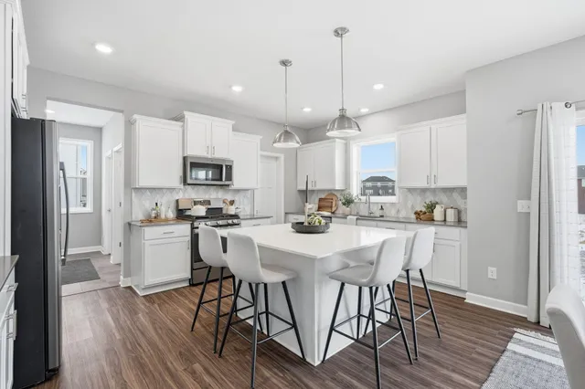 $689,000 | 975 Spancil Hl Way, St. Paul, MN 55129