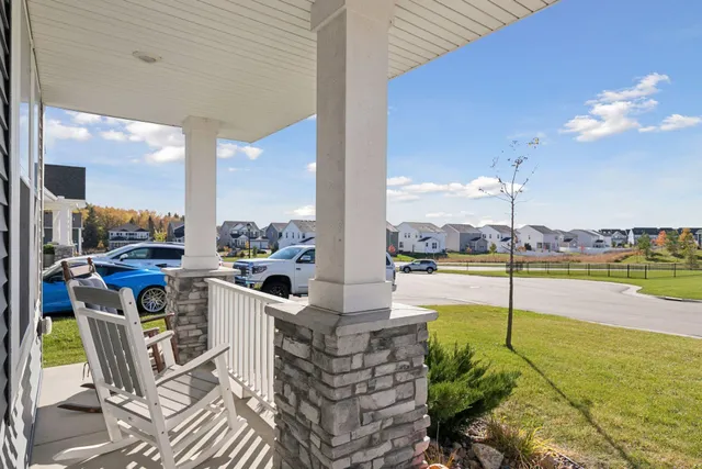 $689,000 | 975 Spancil Hl Way, St. Paul, MN 55129