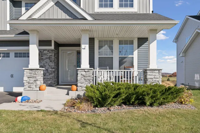 $689,000 | 975 Spancil Hl Way, St. Paul, MN 55129