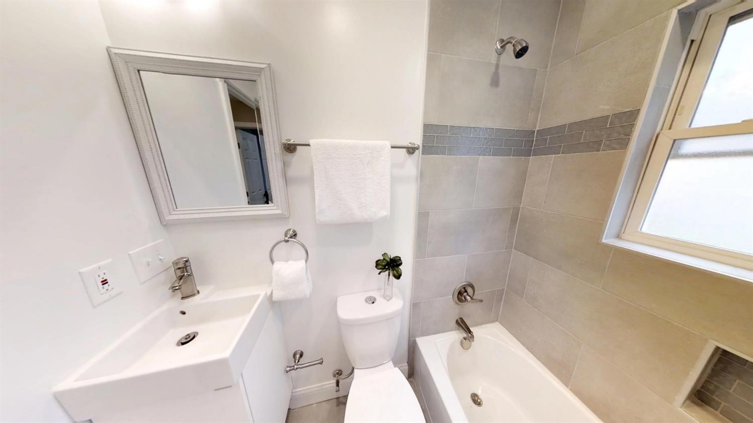 5733 Montgomery Road, Unit 7 Cincinnati, OH 45212 - Photo 4 of 7