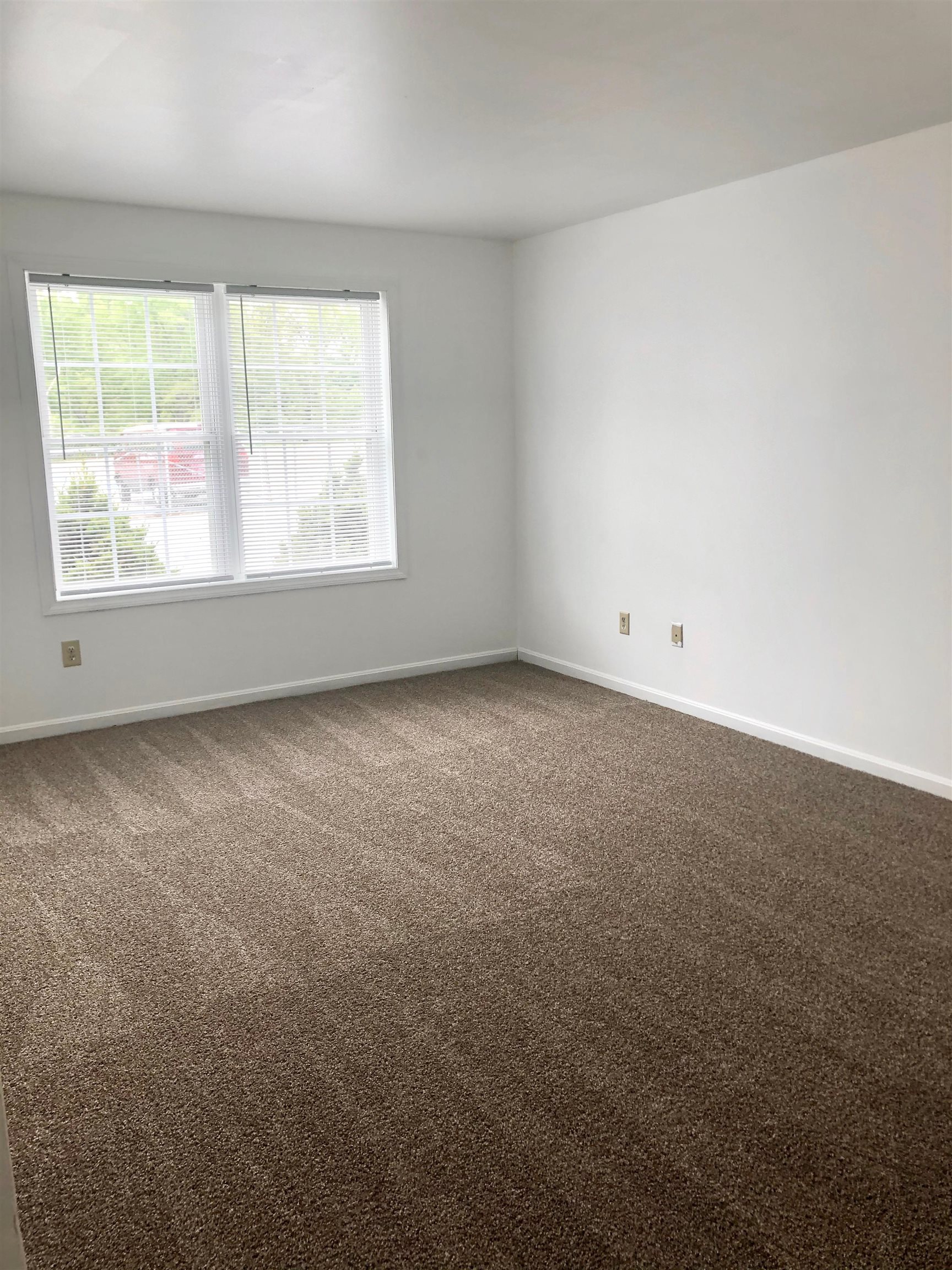 104 Lock Street Nashua, NH 03064 - Photo 4 of 10