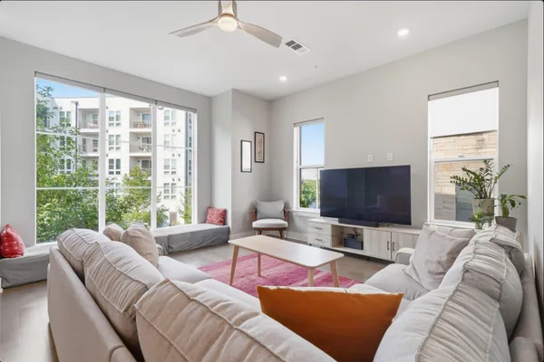 $3,600 | 4415 Jackson Avenue, Unit 4201, Austin, TX 78731