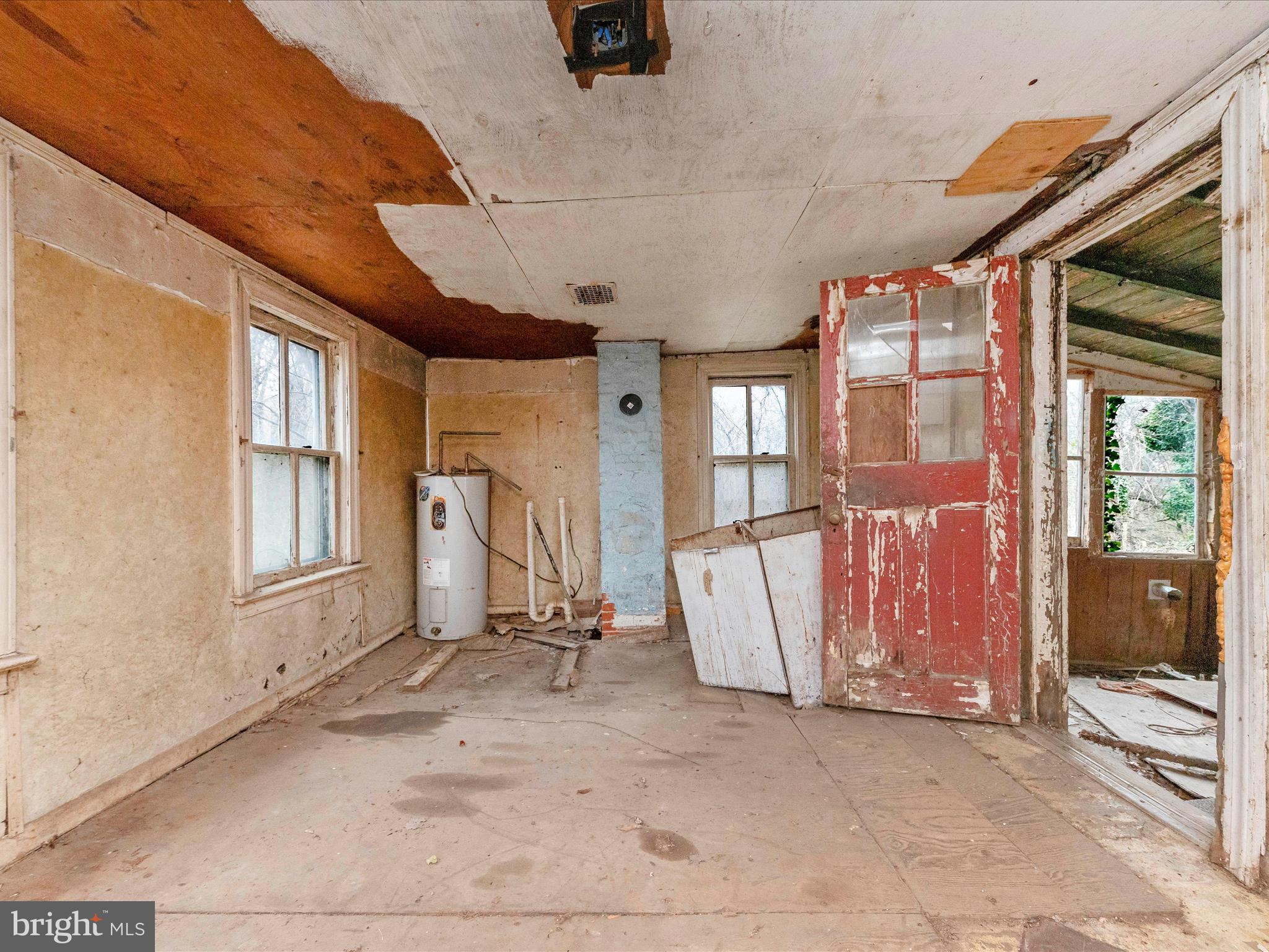 19821 Darnestown Road Beallsville, MD 20842 - Photo 14 of 44 a view of a livingroom with wooden floor and a window