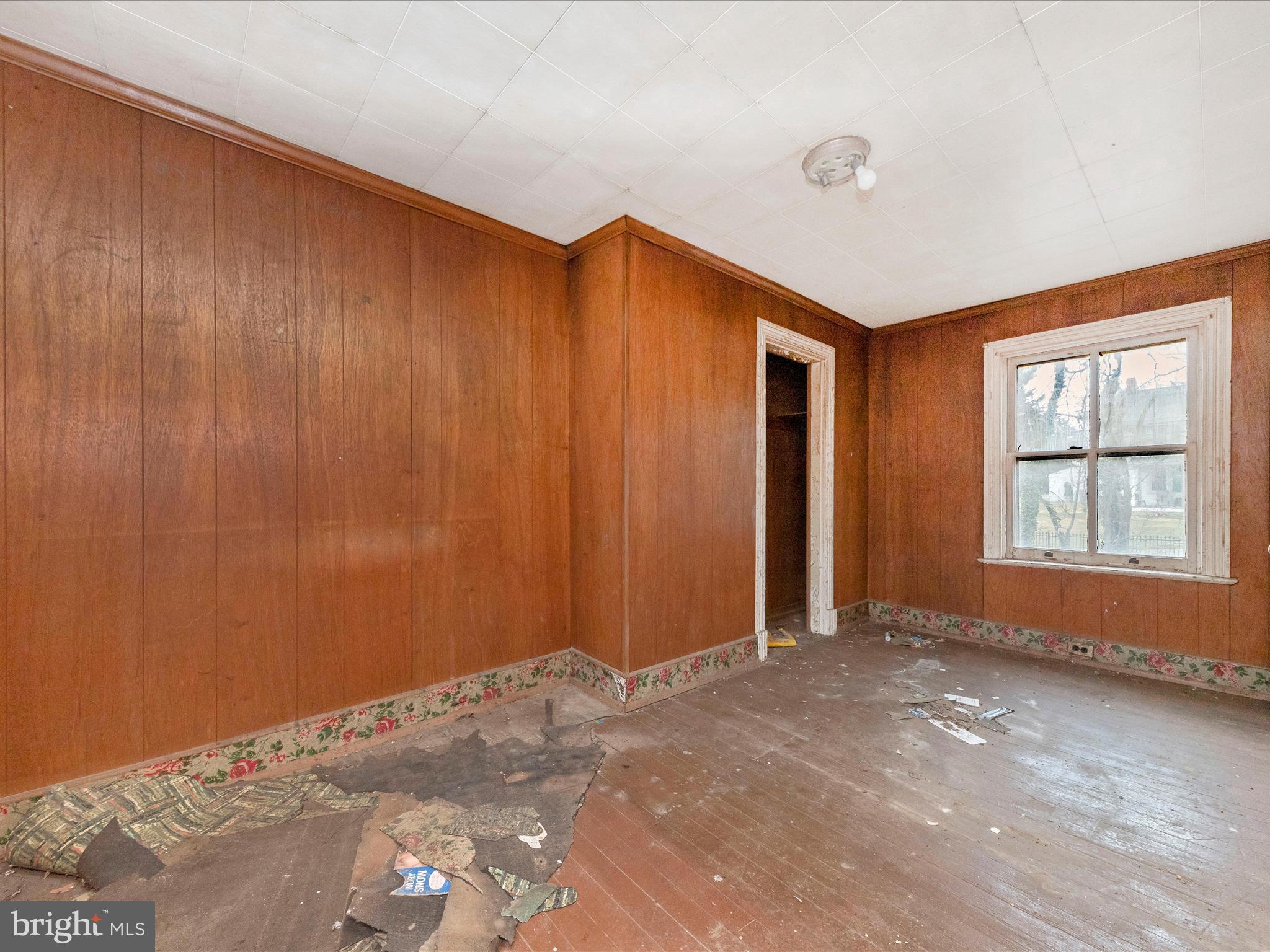 19821 Darnestown Road Beallsville, MD 20842 - Photo 25 of 44 a view of livingroom with window